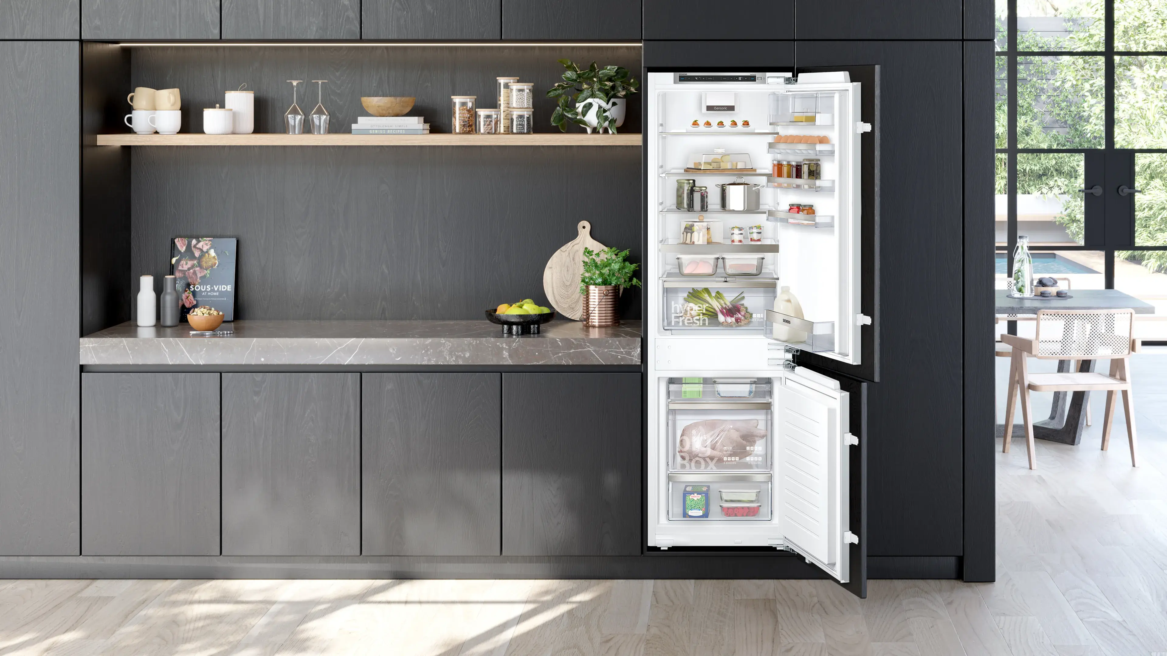 Siemens studioLine Einbaukühlschrank offen